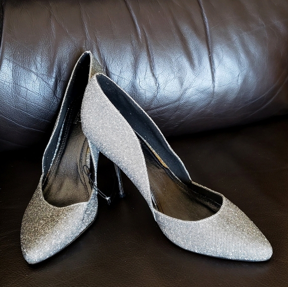 Suzy Shier Shoes - Suzy Shier Sparkly Heels size 8